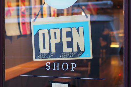 Shopping in Iceland open sign